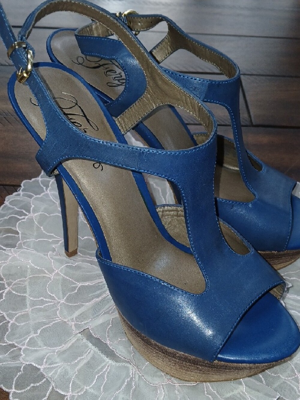 Leather Open-Toe T-Strap Platform Sandals with Ankle Buckle
